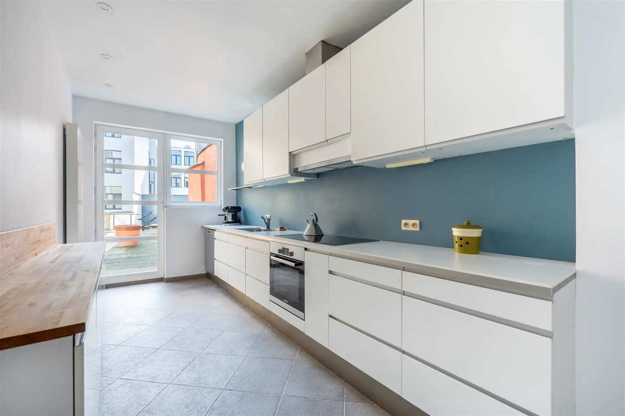 Herenhuis met zuidgerichte tuin en terras in het historisch centrum foto 12