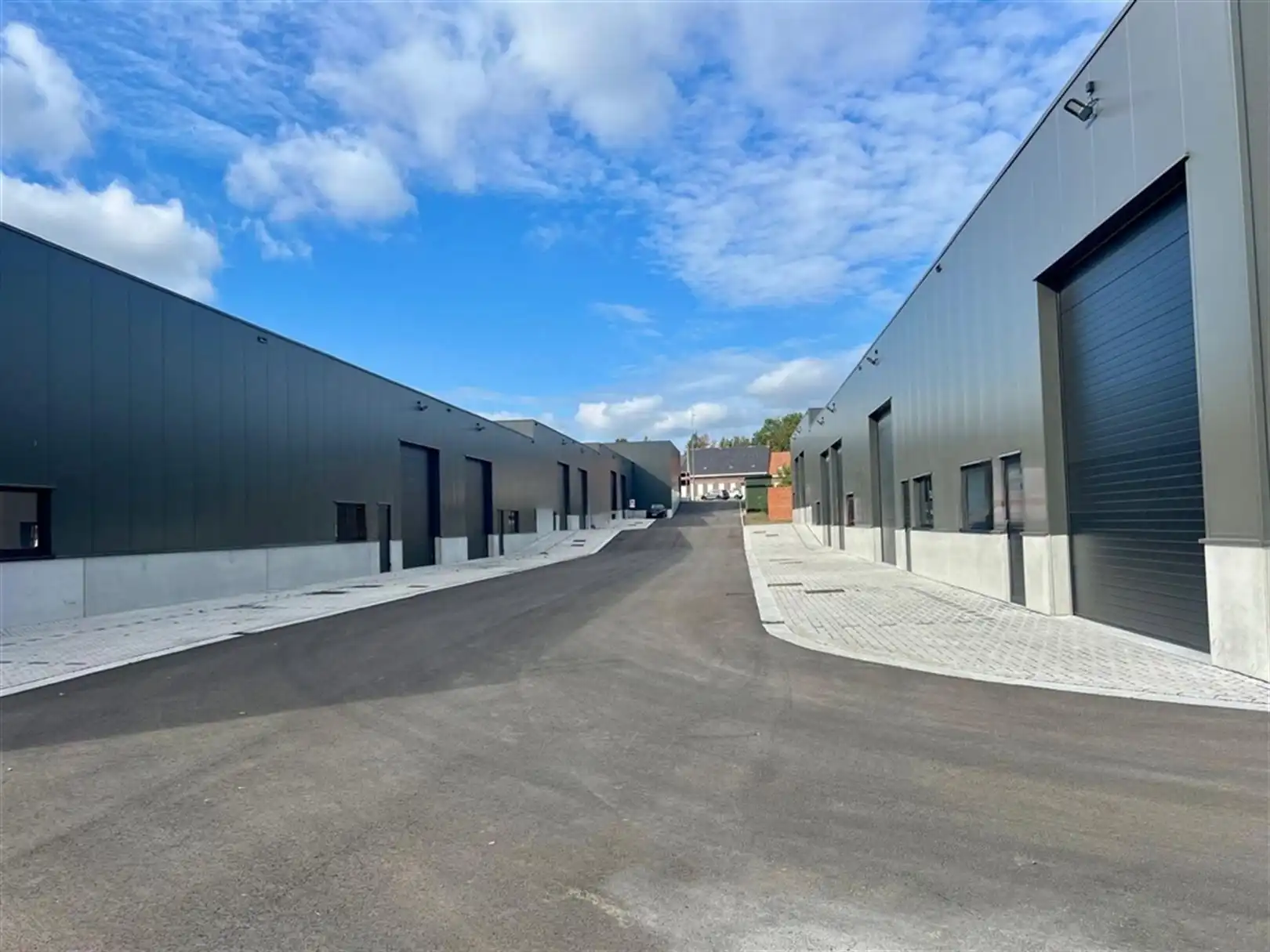 Te Huur/Te Koop Nieuwbouw KMO units te Tielt foto 2