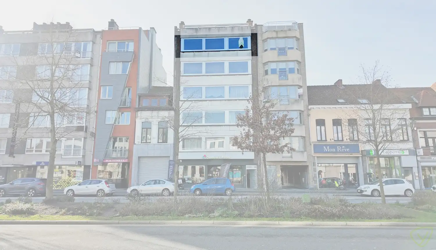 Ruim appartement met 3 slaapkamers en open zicht foto {{pictureIndex}}