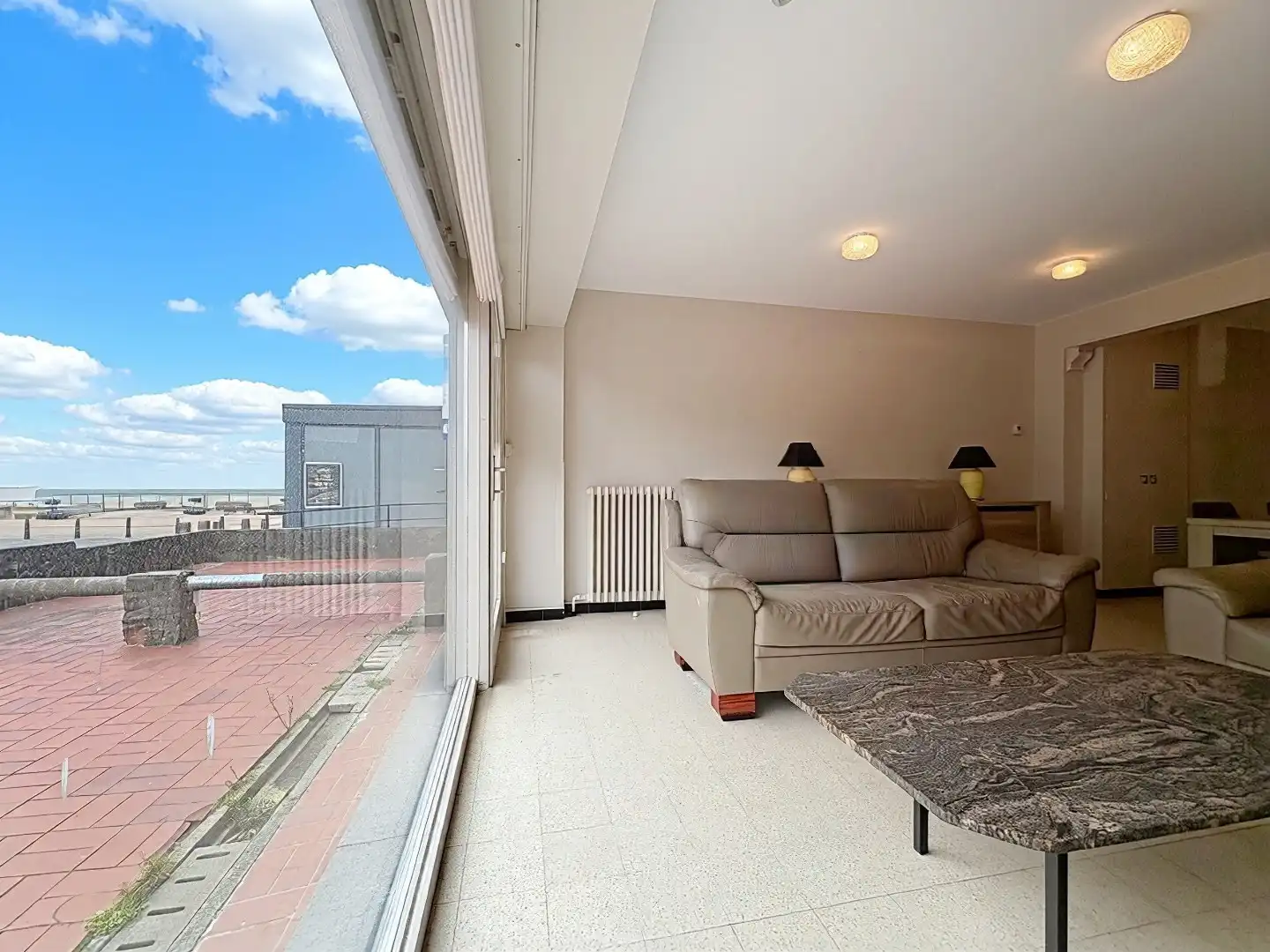 Ruim appartement met zijdelings zeezicht - garage mogelijk  foto {{pictureIndex}}
