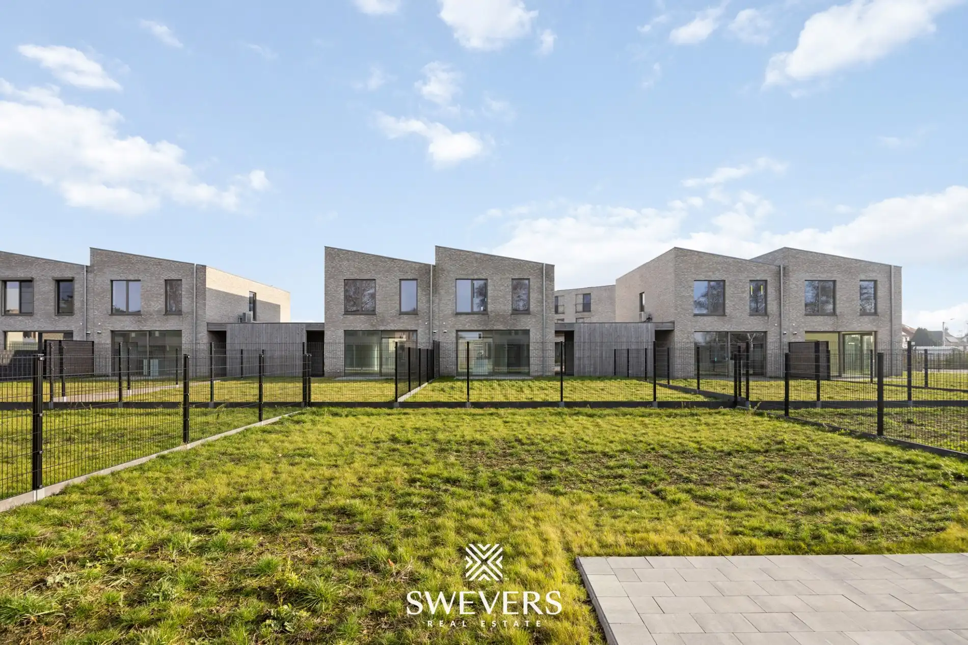 Moderne woning met open leefruimte en tuin foto 26