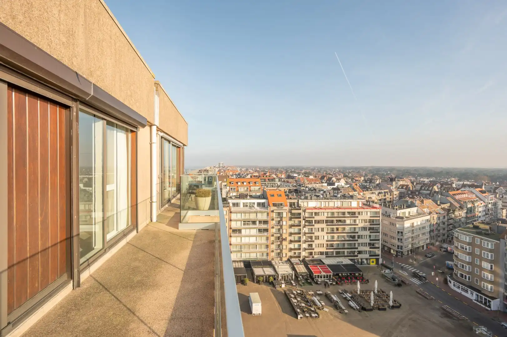 Uitzonderlijke penthouse gelegen op de Zeedijk aan het Van Bunnenplein met panoramische zichten foto 16
