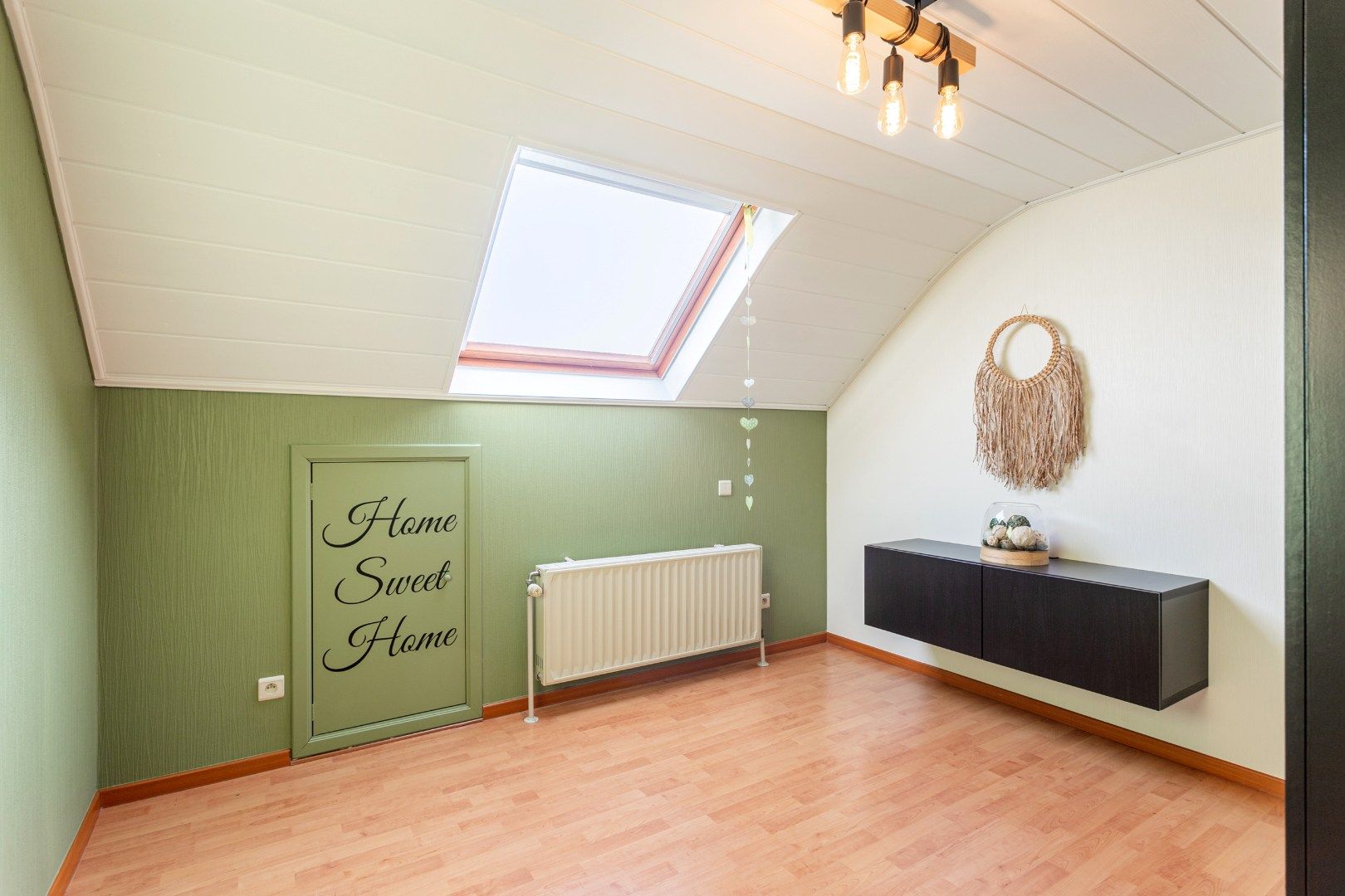 Charmante instapklare woning met 3 SLPKS, tuin & garage foto 21