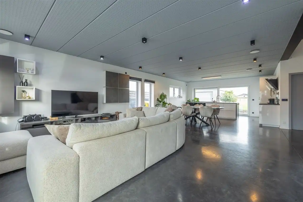 Energiezuinige gezinswoning met 4slk en omheinde tuin foto 4