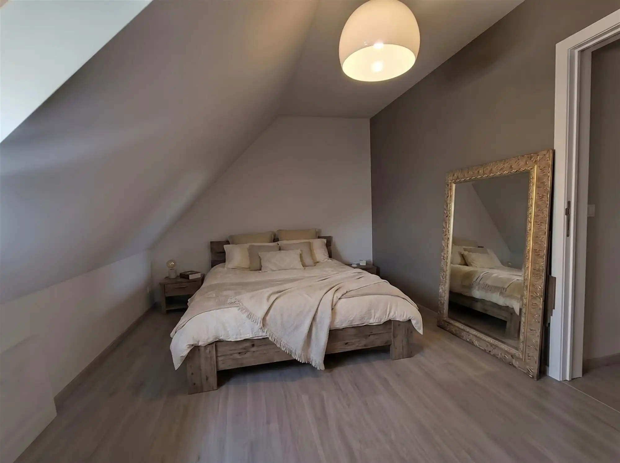 Appartement met groot terras, 2 slaapkamers, dressing en carport. In gebouw met slechts 2 appartementen. foto 16