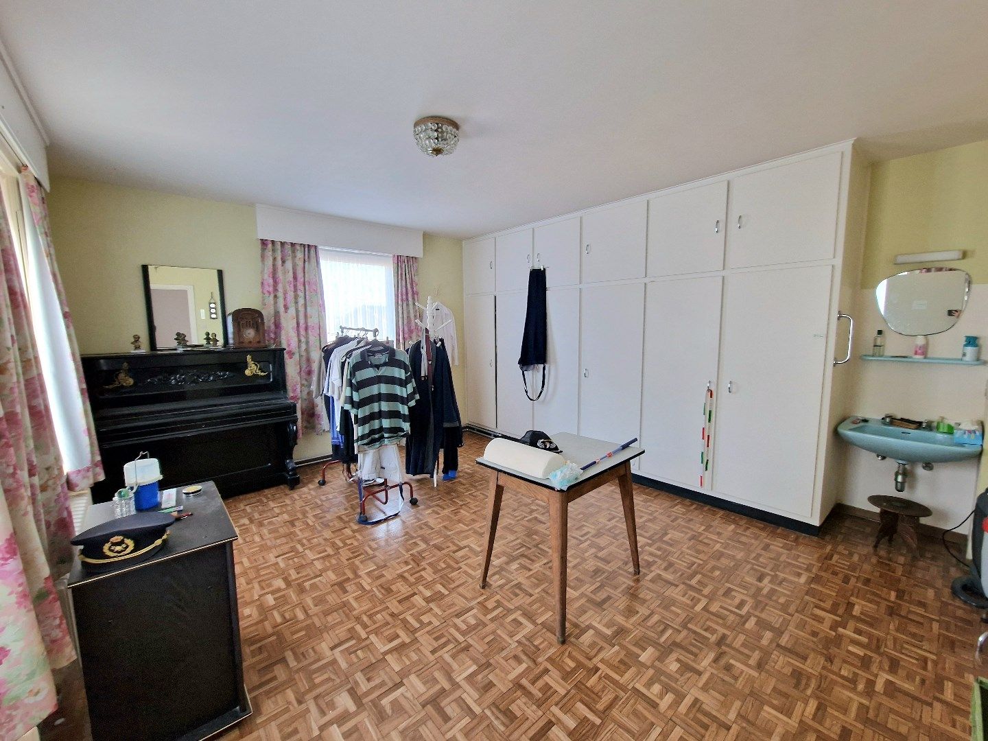 ROESBRUGGE - Ruime, statige woning voorzien van 5 slaapkamers en ruime bijgebouwen op een perceel van 844m². foto 12