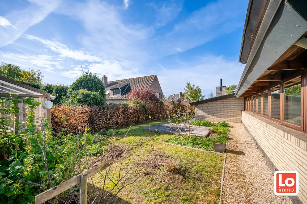 VERKOCHT!! Ruime charmante open bebouwing met afzonderlijke garage en carport op een toplocatie in Lochristi. foto 27