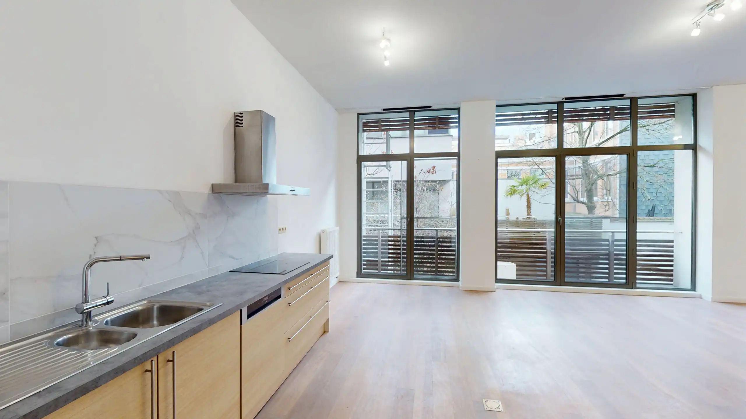 ANTWERPEN - CENTRUM  - Ruim drie slaapkamer appartement  foto 3