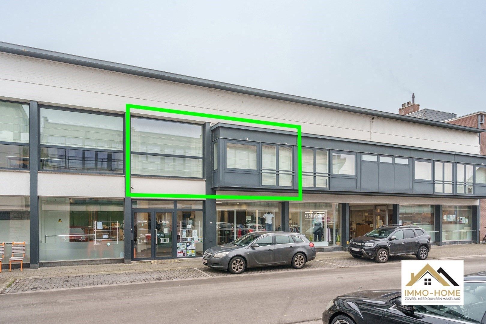 Gerenoveerd appartement met groot terras!! foto 23