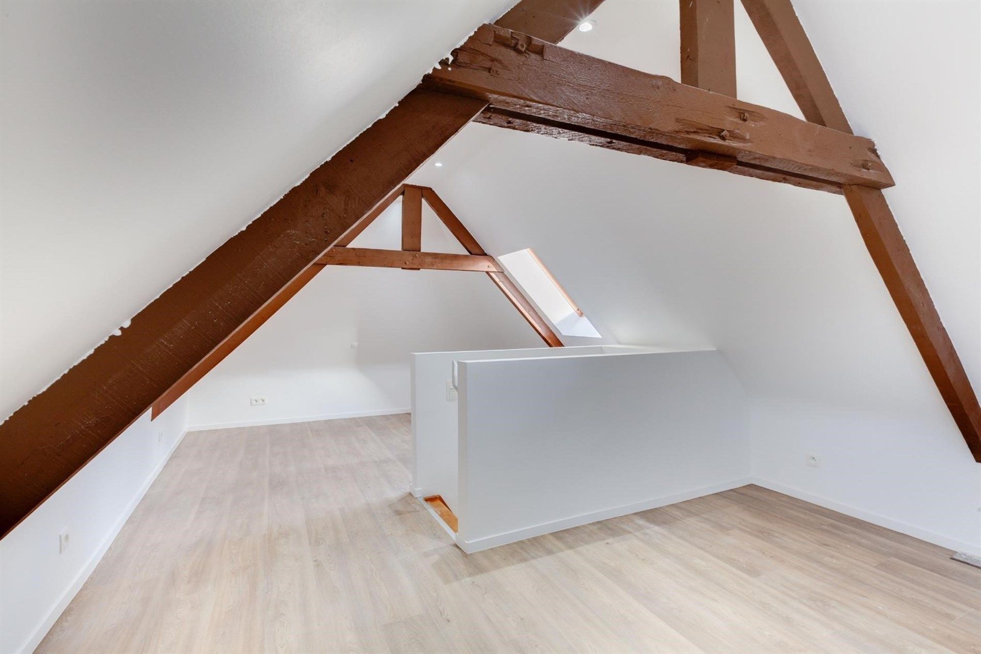 Gerenoveerd 2/3 slaapkamer appartement in centrum Hamme foto 6
