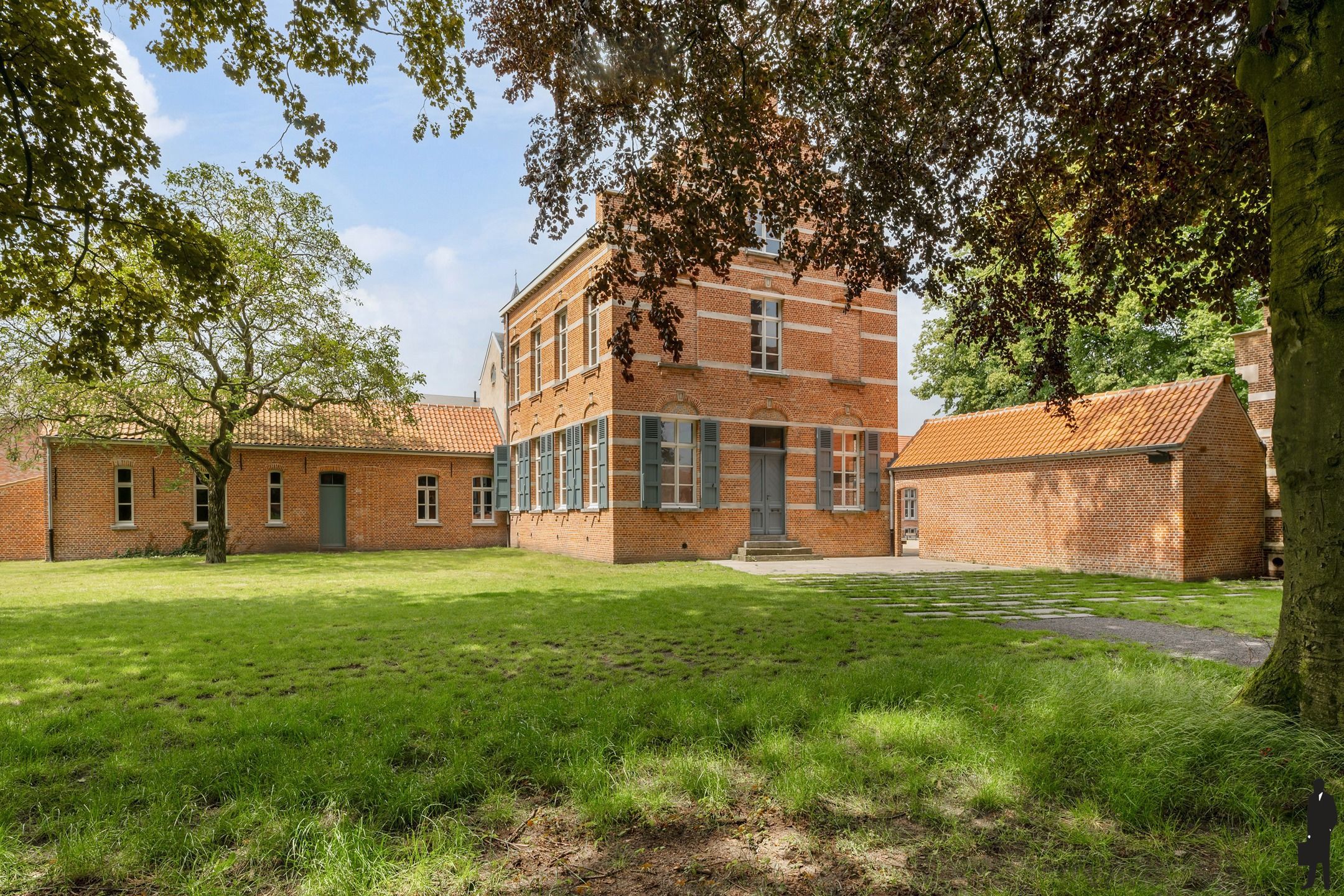 Uitzonderlijk object, het oude "klooster" gelegen op de beschermde kloostersite te Meer. foto 15