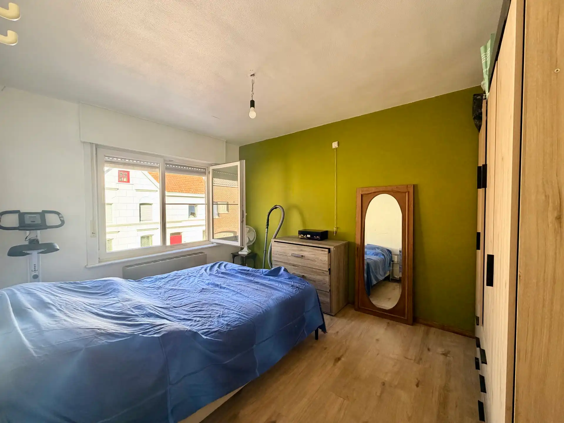TE KOOP Instapklare bel-etagewoning met terras en ruime garage. foto 10