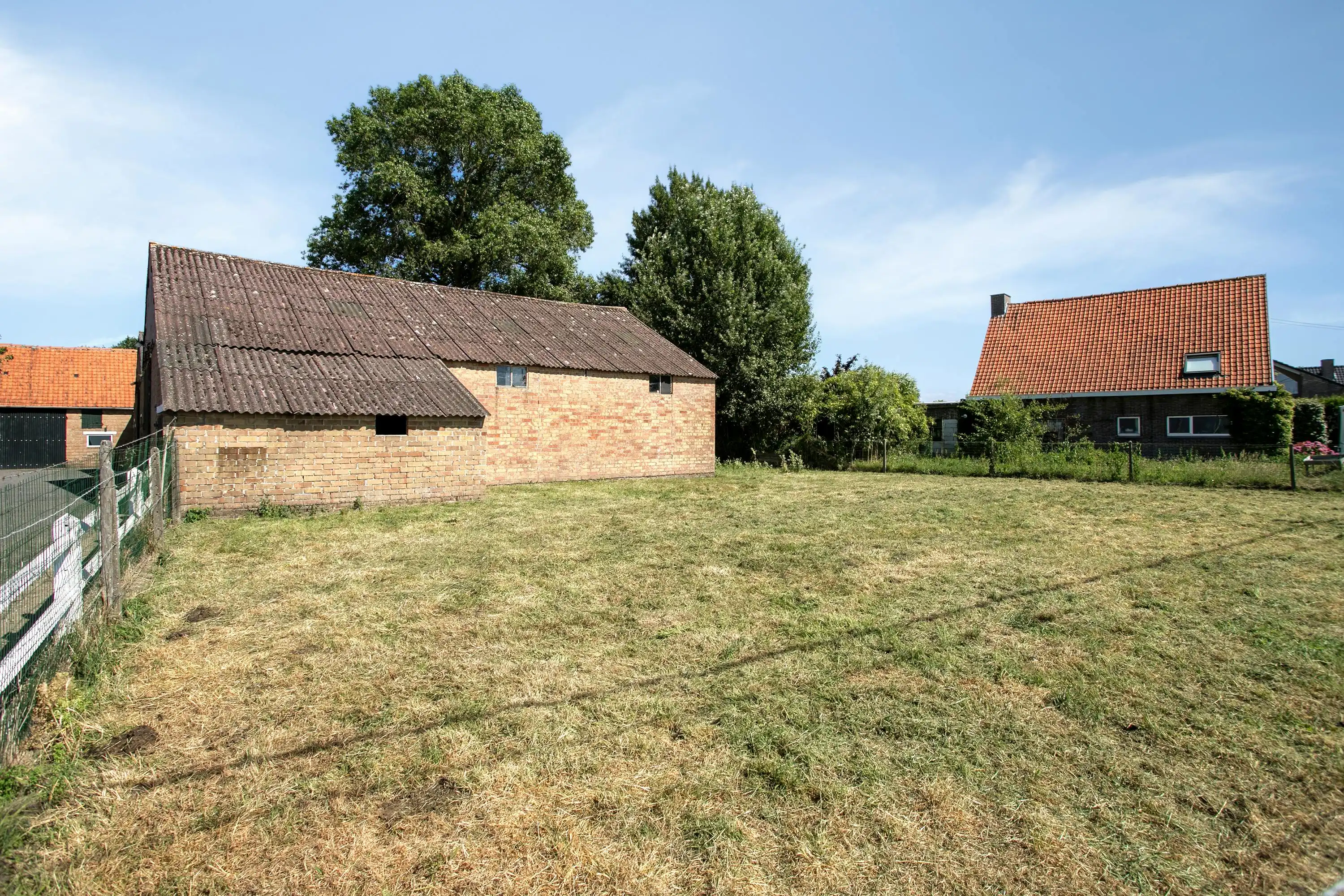 Te renoveren woning met 6 slaapkamers en loodsen te Kortemark foto 14