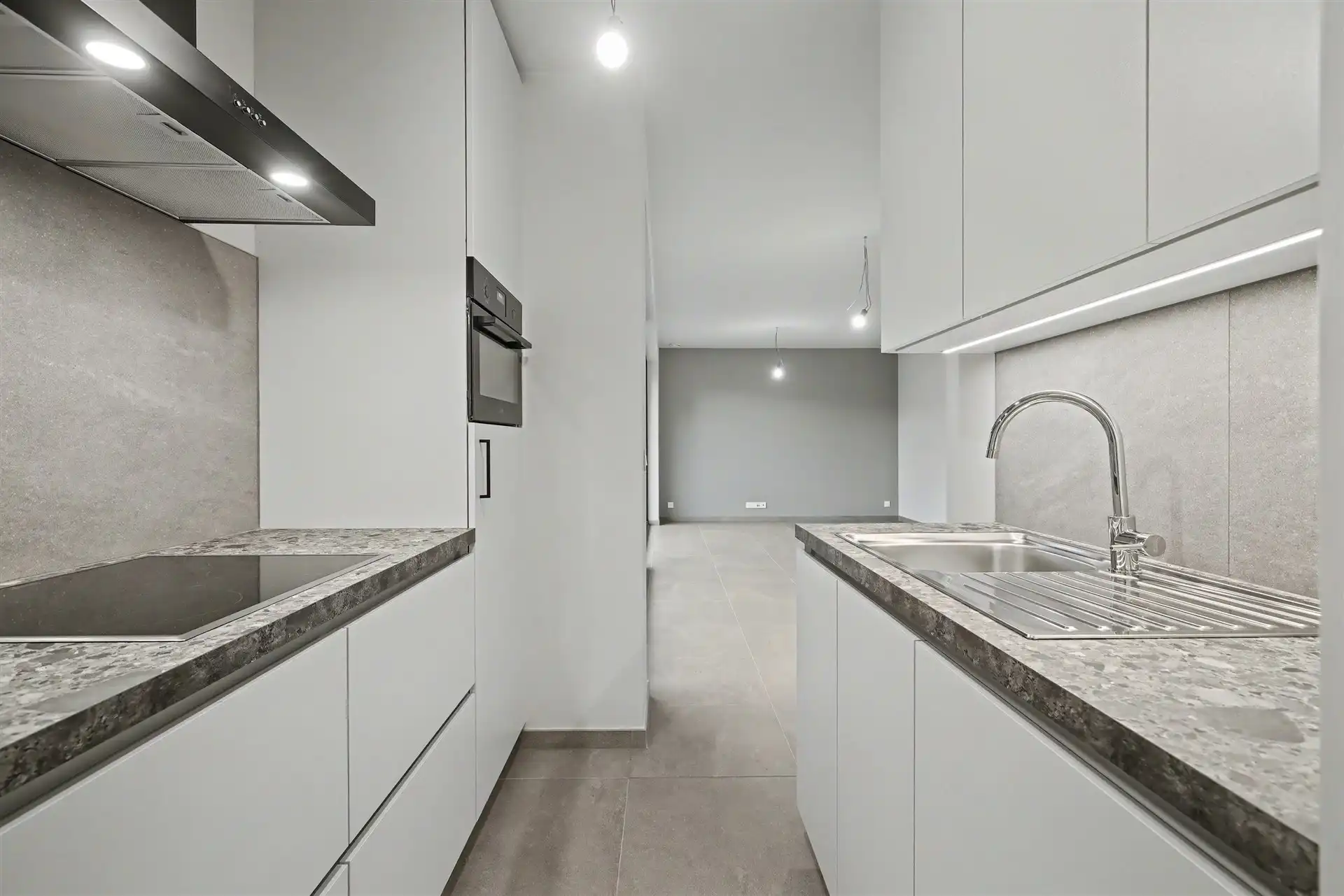 Afgewerkt nieuwbouwappartement met 1 slaapkamer en garage (67m²) foto 7