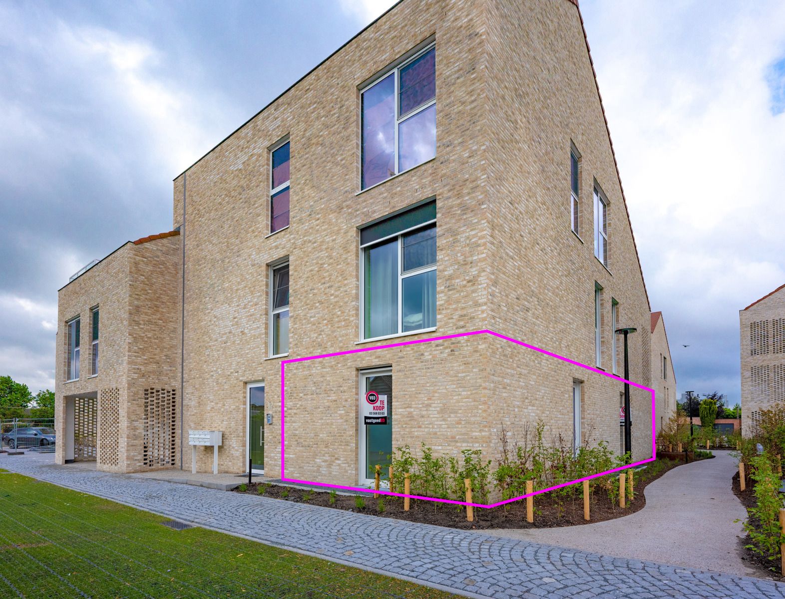 Zéér verzorgd nieuwbouwappartement met autostaanplaats en terras! foto 2