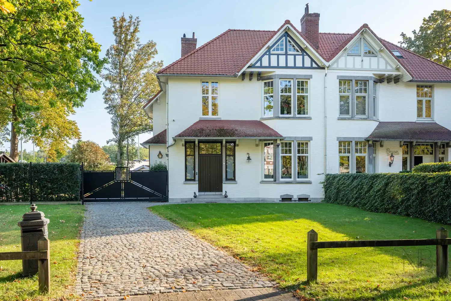 Karaktervolle & hoogwaardig afgewerkte ingenieurswoning te koop! foto 2
