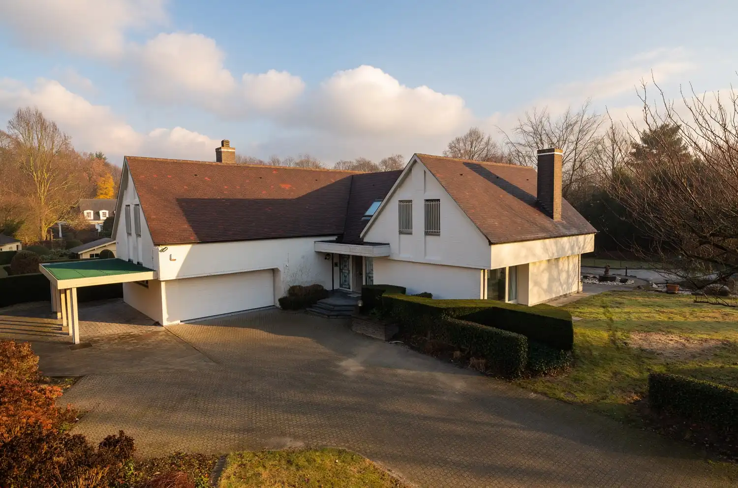 Riante villa op ruim perceel van ca. 3.928m2 foto {{pictureIndex}}