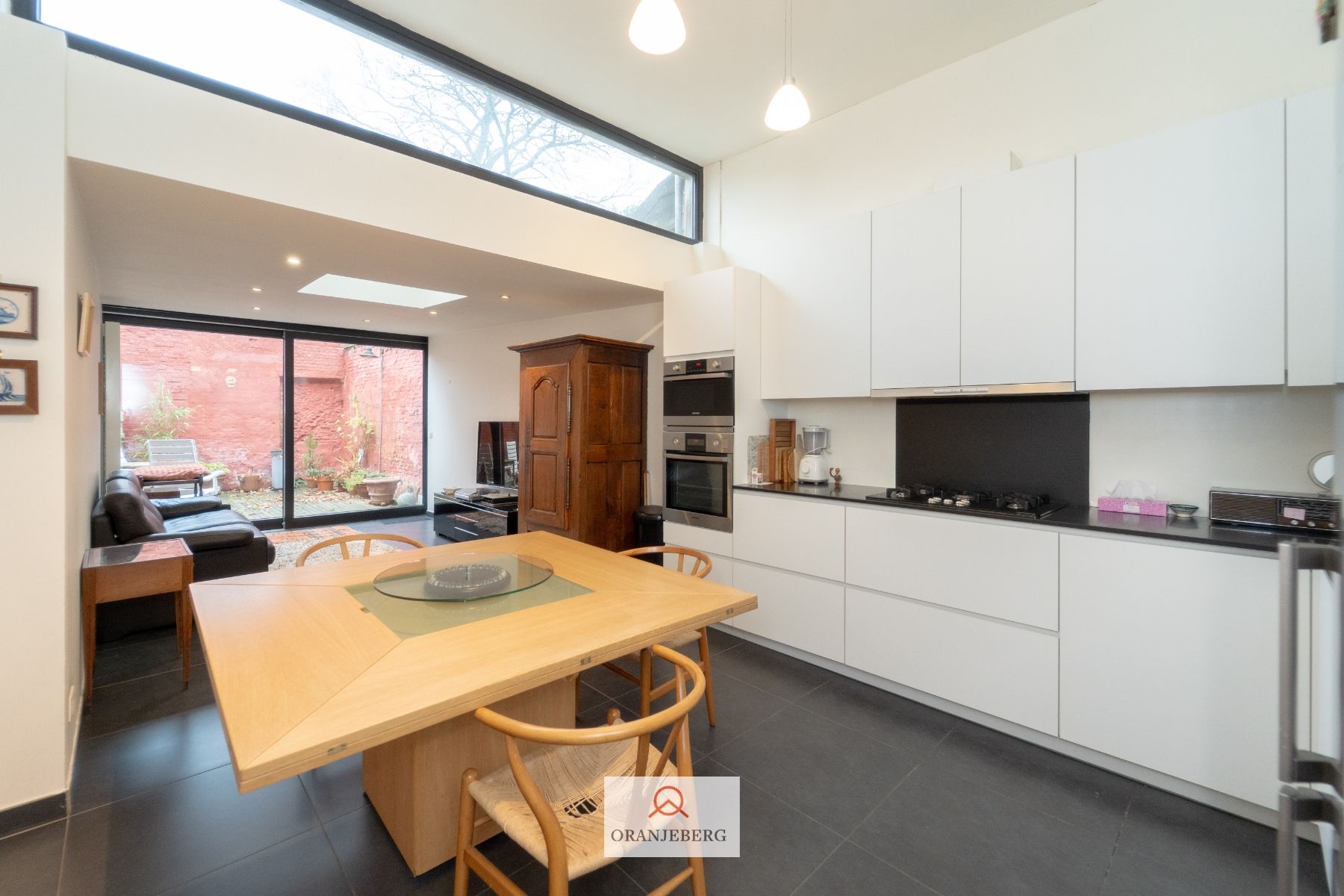 Huis met tuintje vlakbij Coupure foto 2