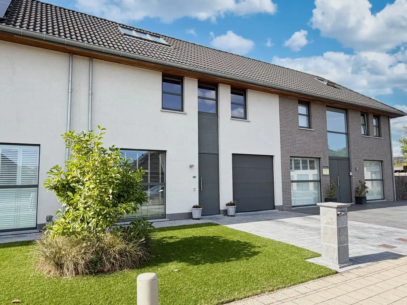 Prachtig instapklare en energiezuinige gezinswoning met 3 slpk, zonnige tuin en poolhouse in een rustige, kindvriendelijke wijk te Roeselare! foto 2