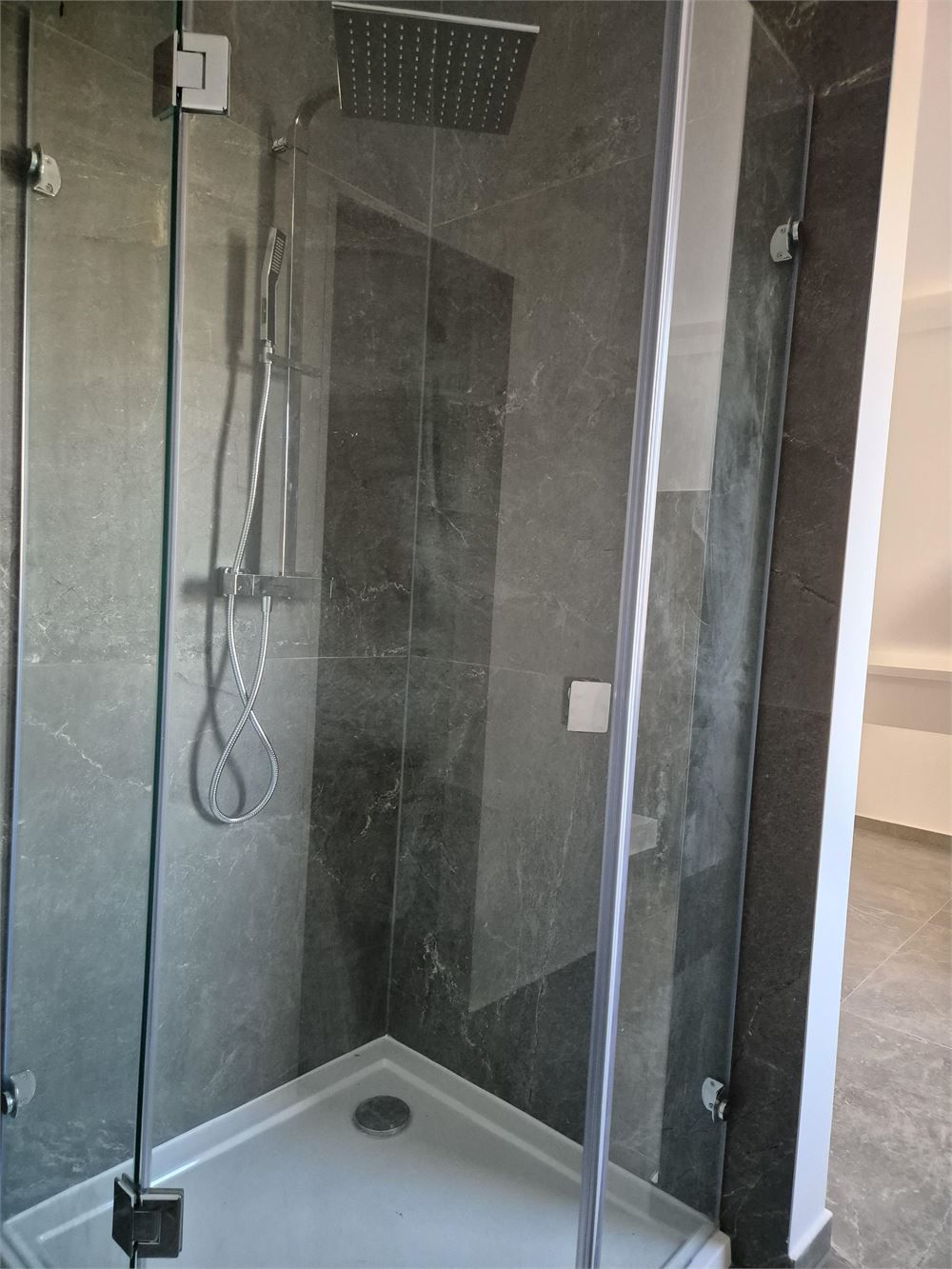 Leuke gerenoveerde woning met 4 slaapkamers en tuin foto 21