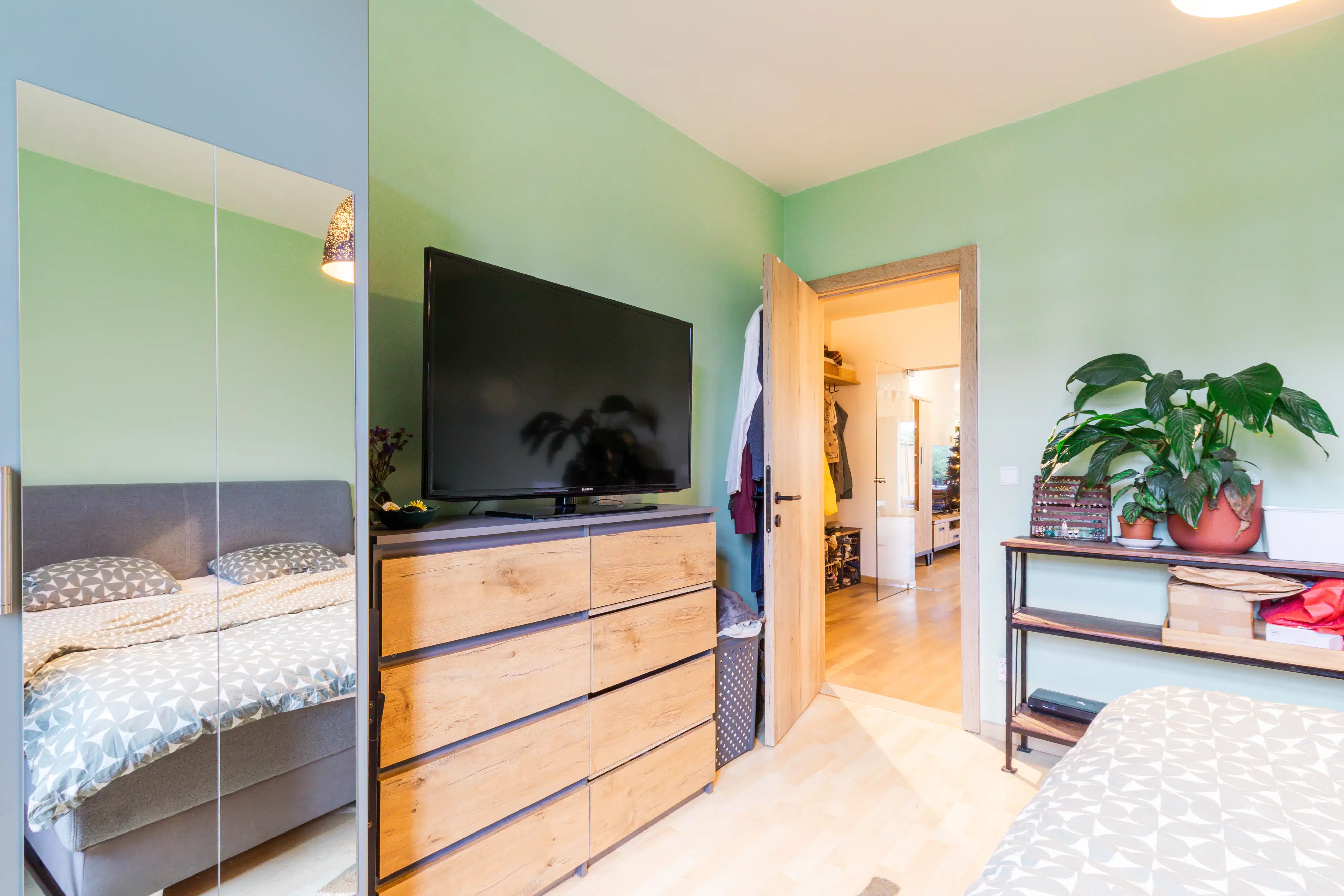 Gelijkvloers appartement met grote tuin en garage foto 10