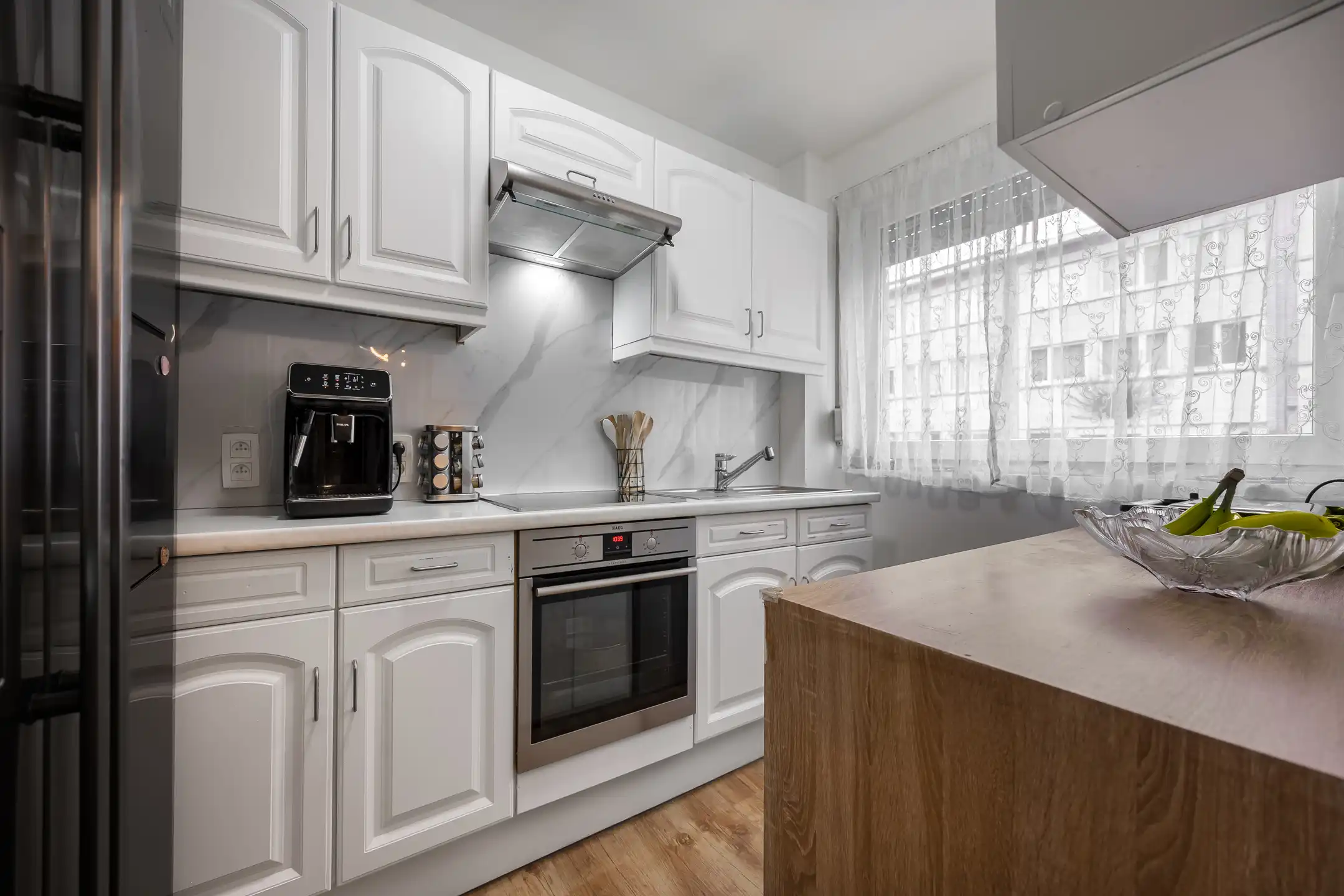 Zeer mooi gelijkvloers appartement met 2 slpk, tuin en grote garage foto 6