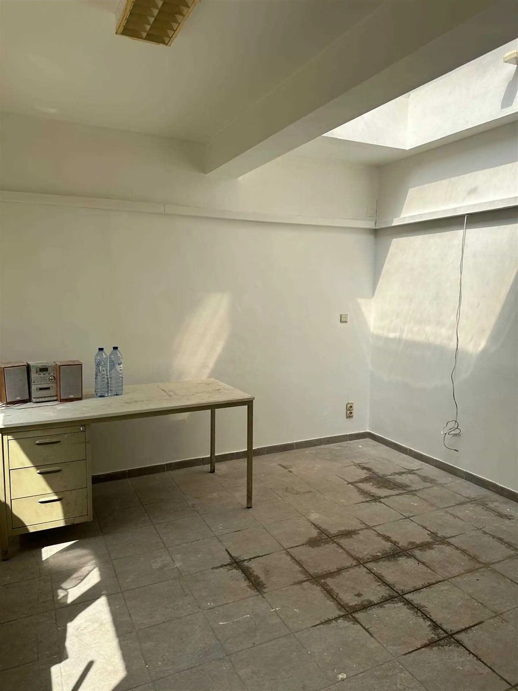 Centraal gelegen handelspand! foto 6