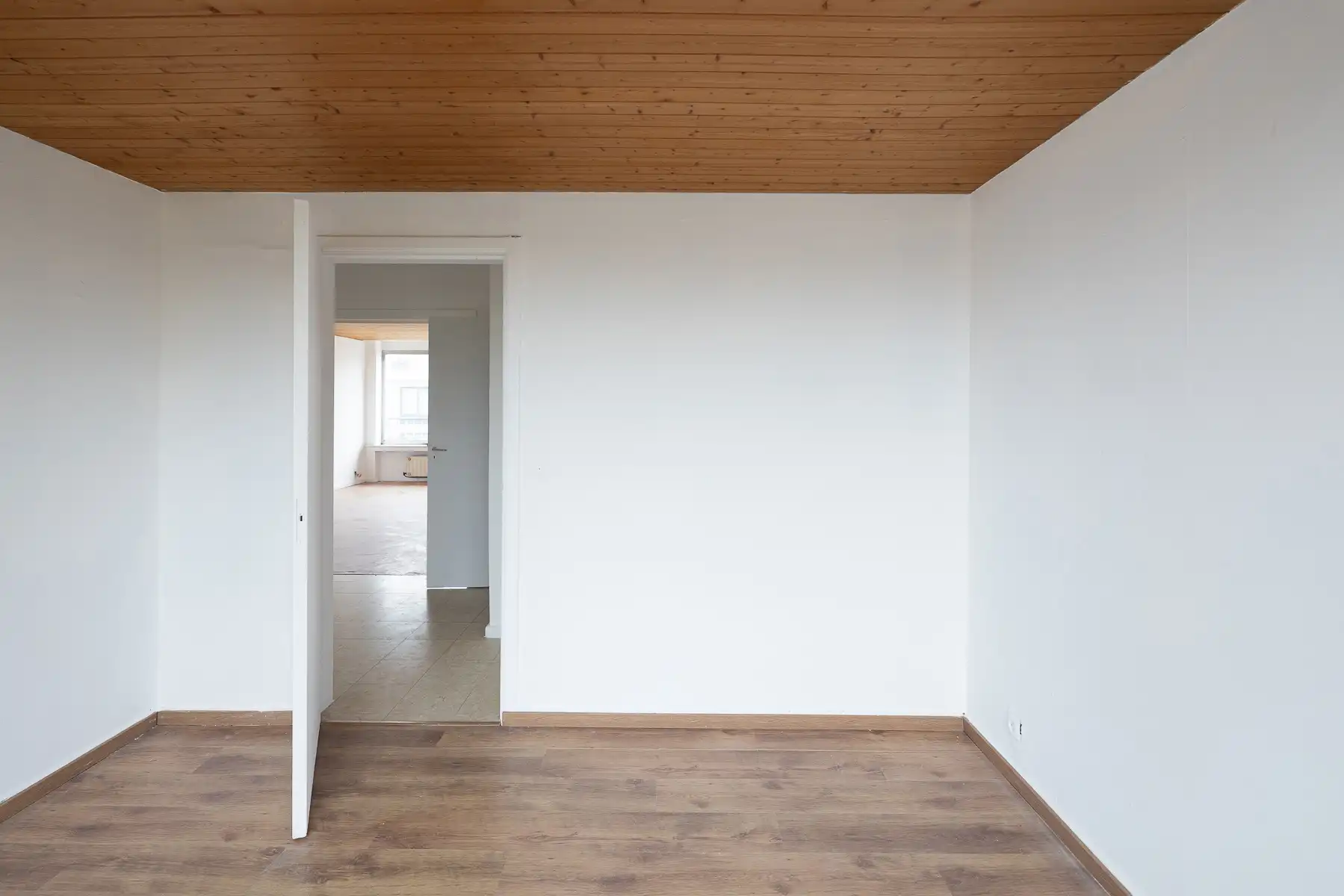 Te renoveren appartement met twee slaapkamers foto 9