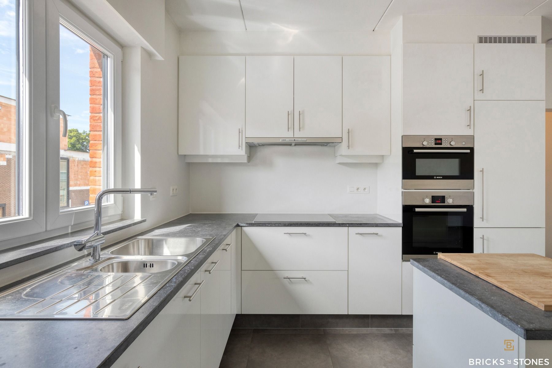 Knap en verzorgd 2-slaapkamerappartement met terras in residentiële buurt foto 5