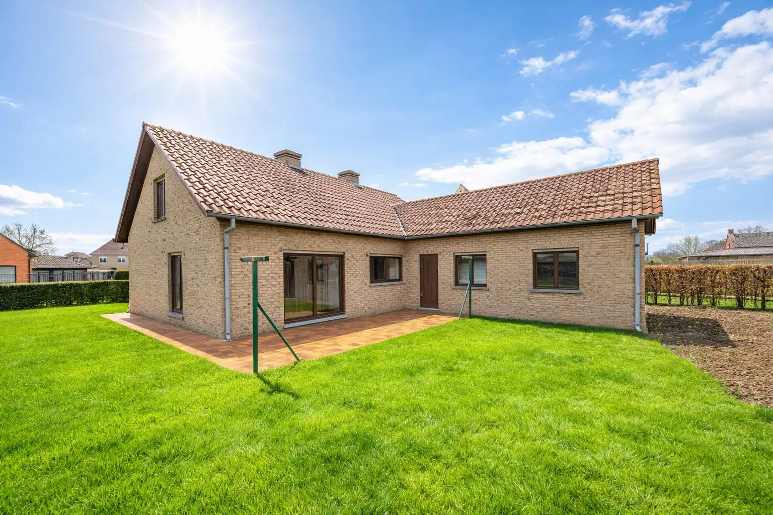 ALLEENSTAANDE WONING OP 586 m² MET TUIN | 2 SLPKS | GARAGE foto 11