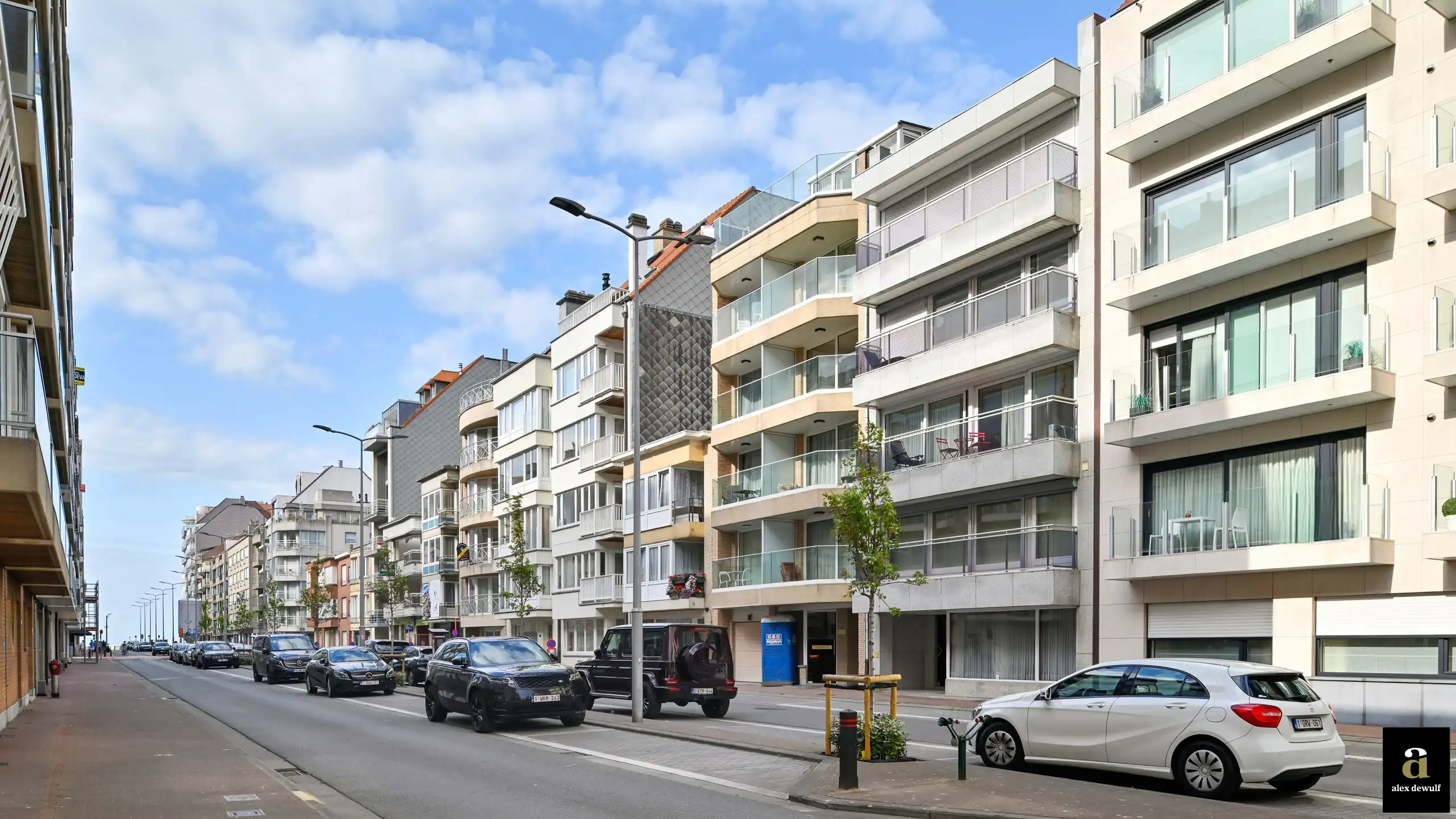 Uniek duplexappartement met zijdelings zeezicht en ruime terrassen. foto {{pictureIndex}}