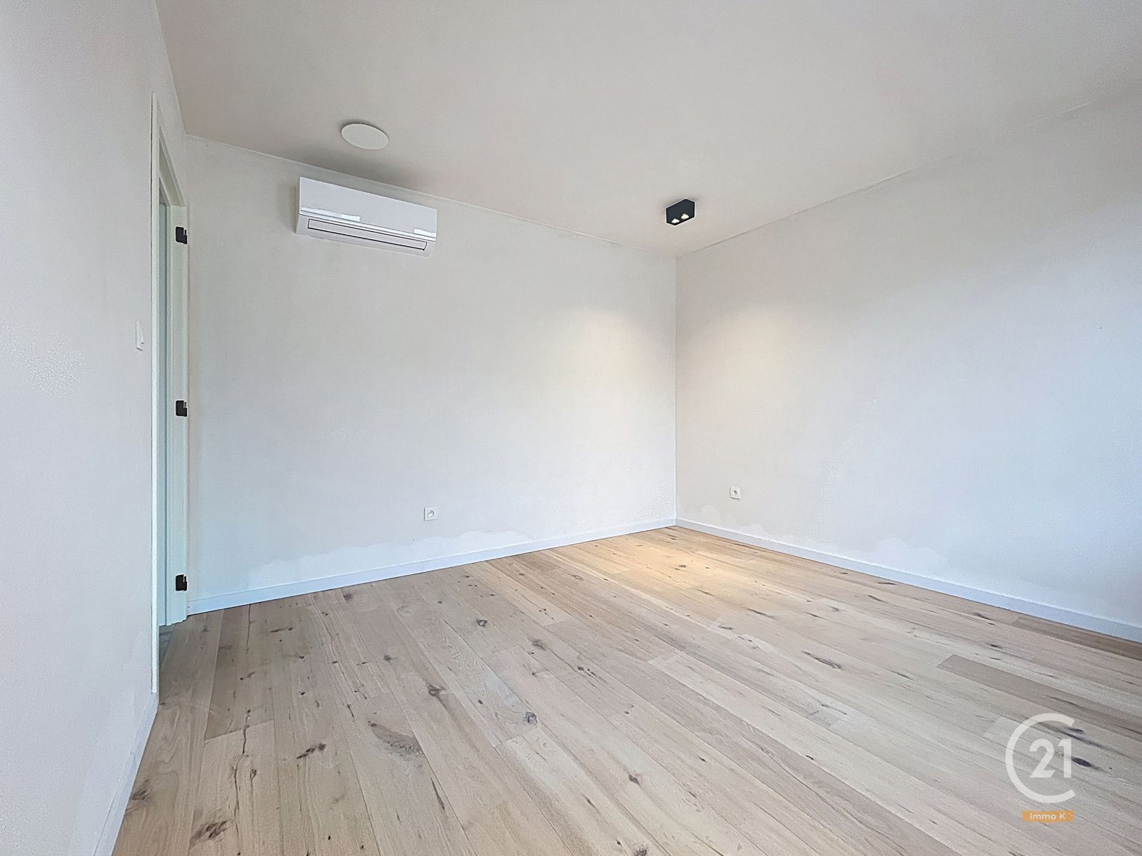 Nieuwbouw duplex met 4 slpks, terras, tuin en staanplaats foto 16