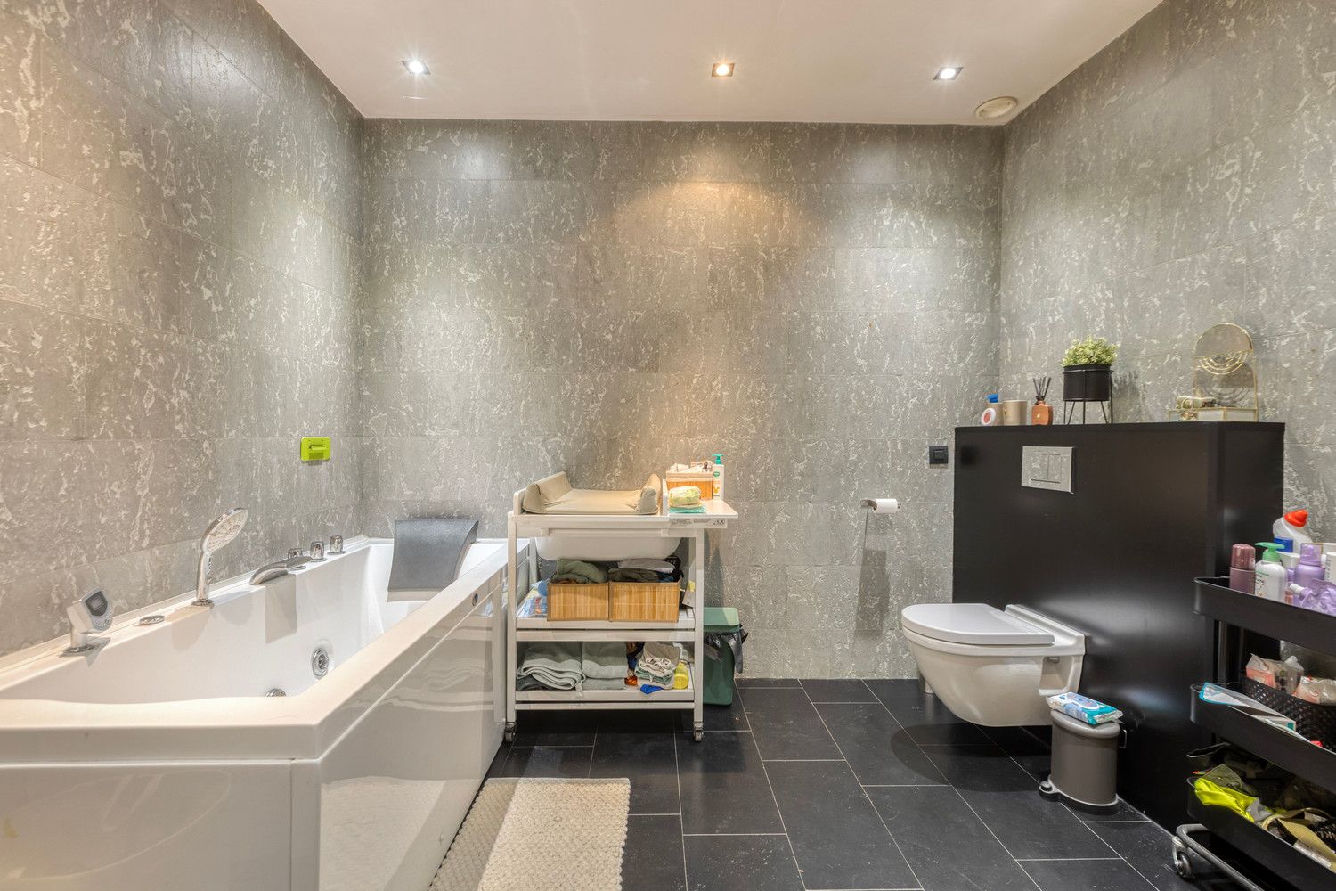 ZEER RUIM EN INSTAPKLAAR DUPLEX APPARTEMENT MET 3 SLPKS! foto 16