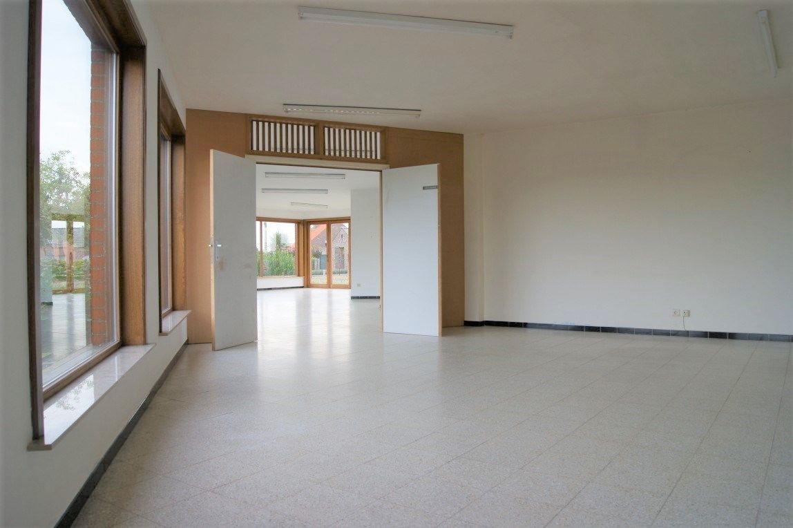 Winkelruimte/kantoor (met atelier, opslag en parking), Kortemark foto 10