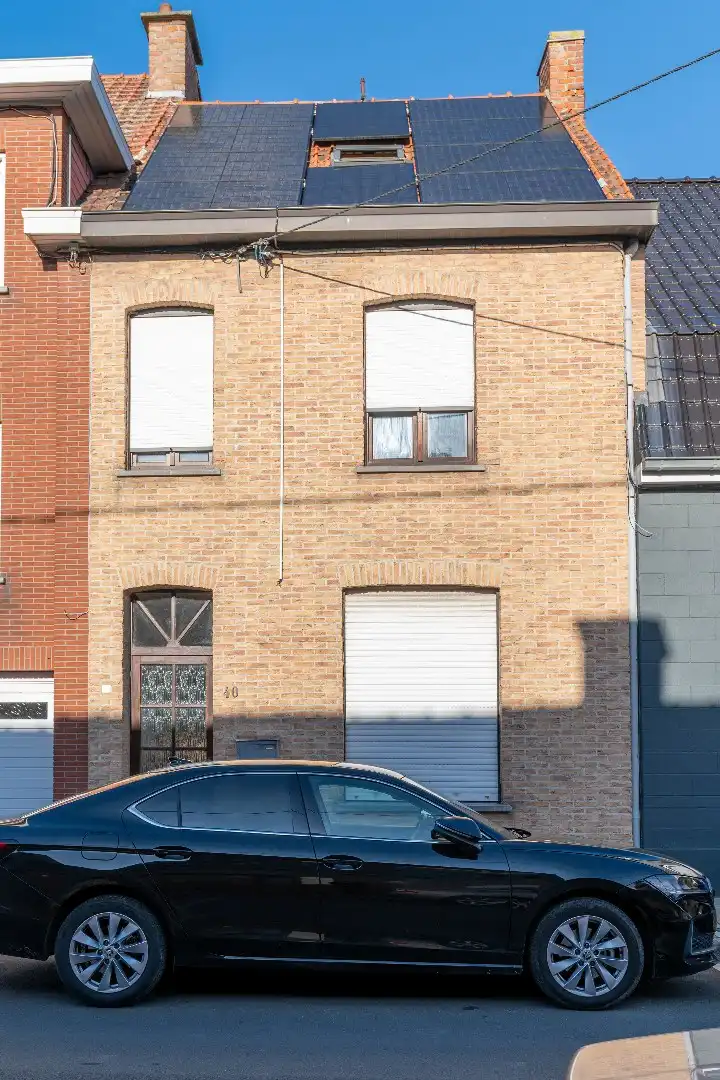 Hoofdfoto van de publicatie: Instapklare woning te koop in Bissegem met garagebox! 