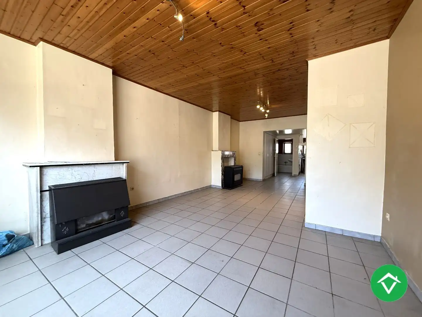 Op te frissen rijwoning met 3 slaapkamers en tuin in centrum Staden foto 2