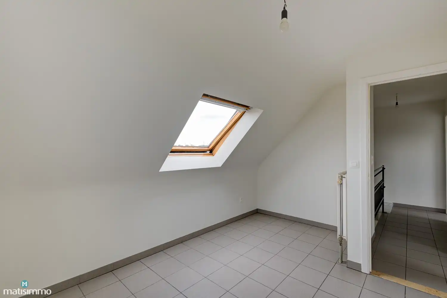 INSTAPKLAAR DUPLEXAPPARTEMENT MET 2 SLAAPKAMERS EN GARAGE NABIJ HET CENTRUM VAN BILZEN foto 12