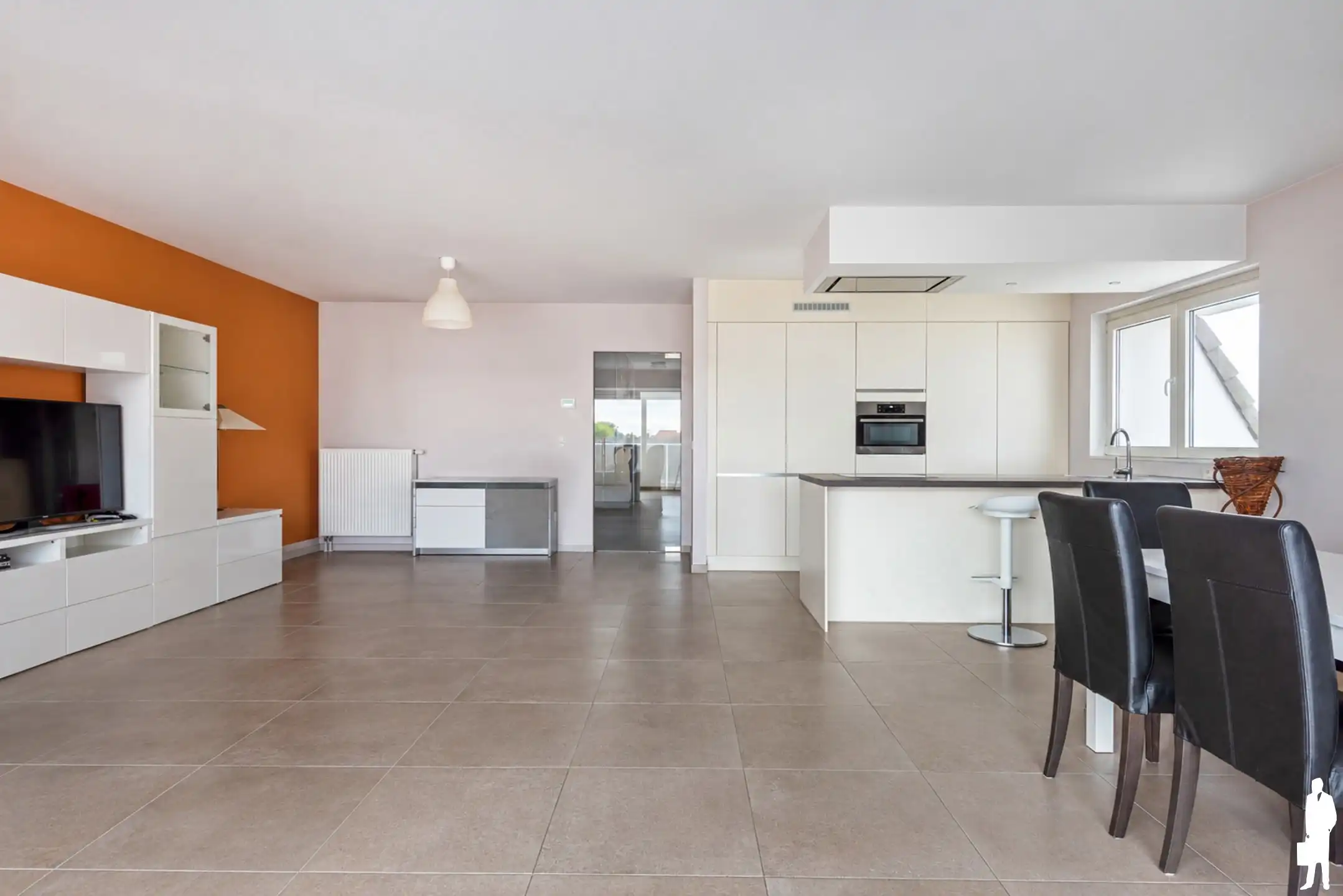 Modern appartement met 3 slaapkamers, terras en staanplaats foto 2