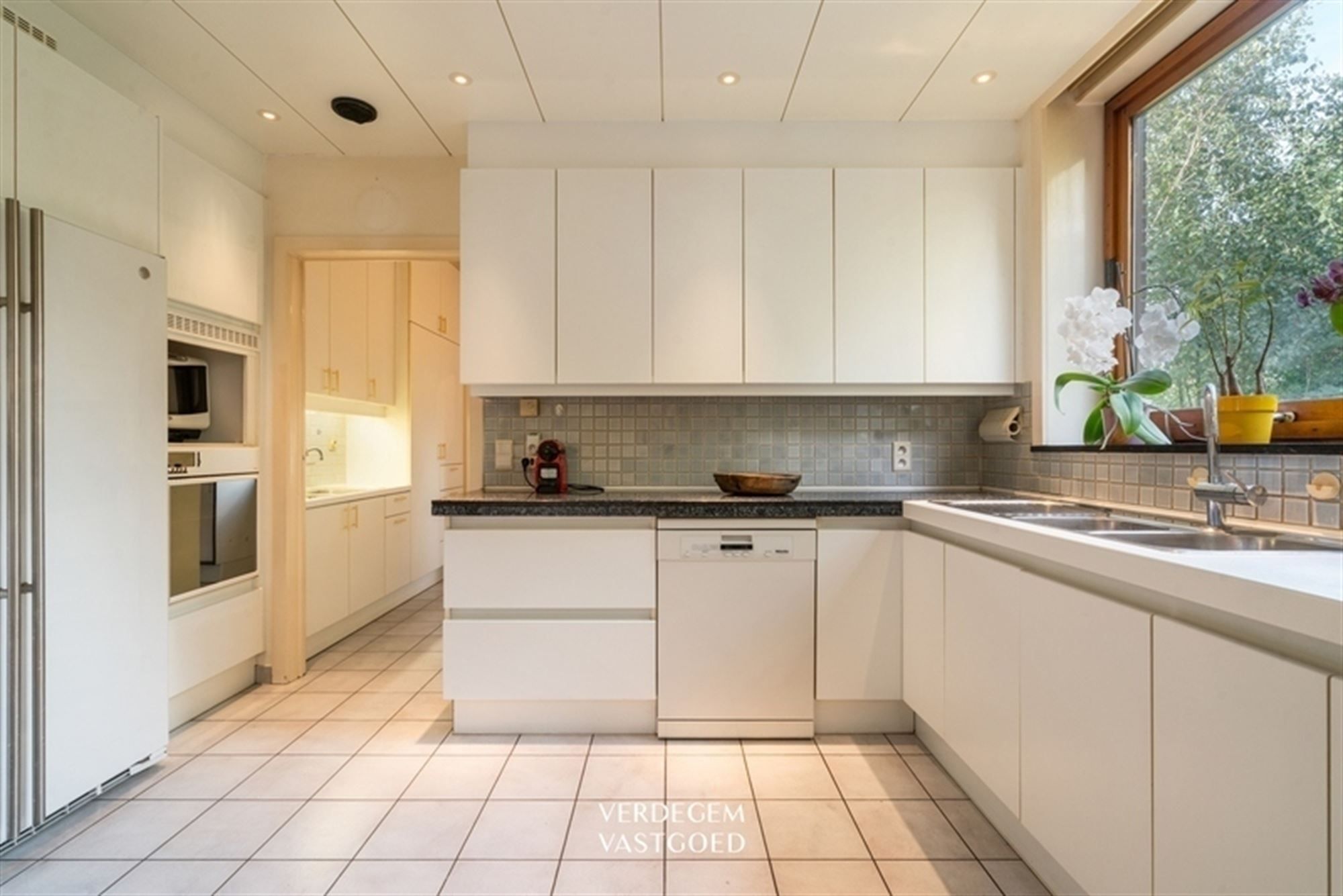 Architectenvilla op toplocatie in het centrum van Evergem foto 10