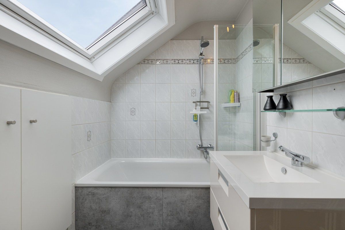 Energiezuinige halfopen bebouwing met 4 slaapkamers en 2 garages! foto 15