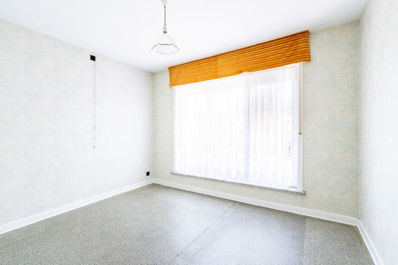 Ruime woning met 4 slpks, garage en uitweg achteraan. foto 15