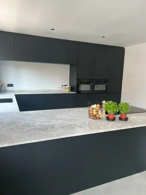 Moderne 3 slaapkamerappartement te huur aan de Theresiastraat in Hasselt - Recent gerenoveerd met garage en ideale ligging! foto 2