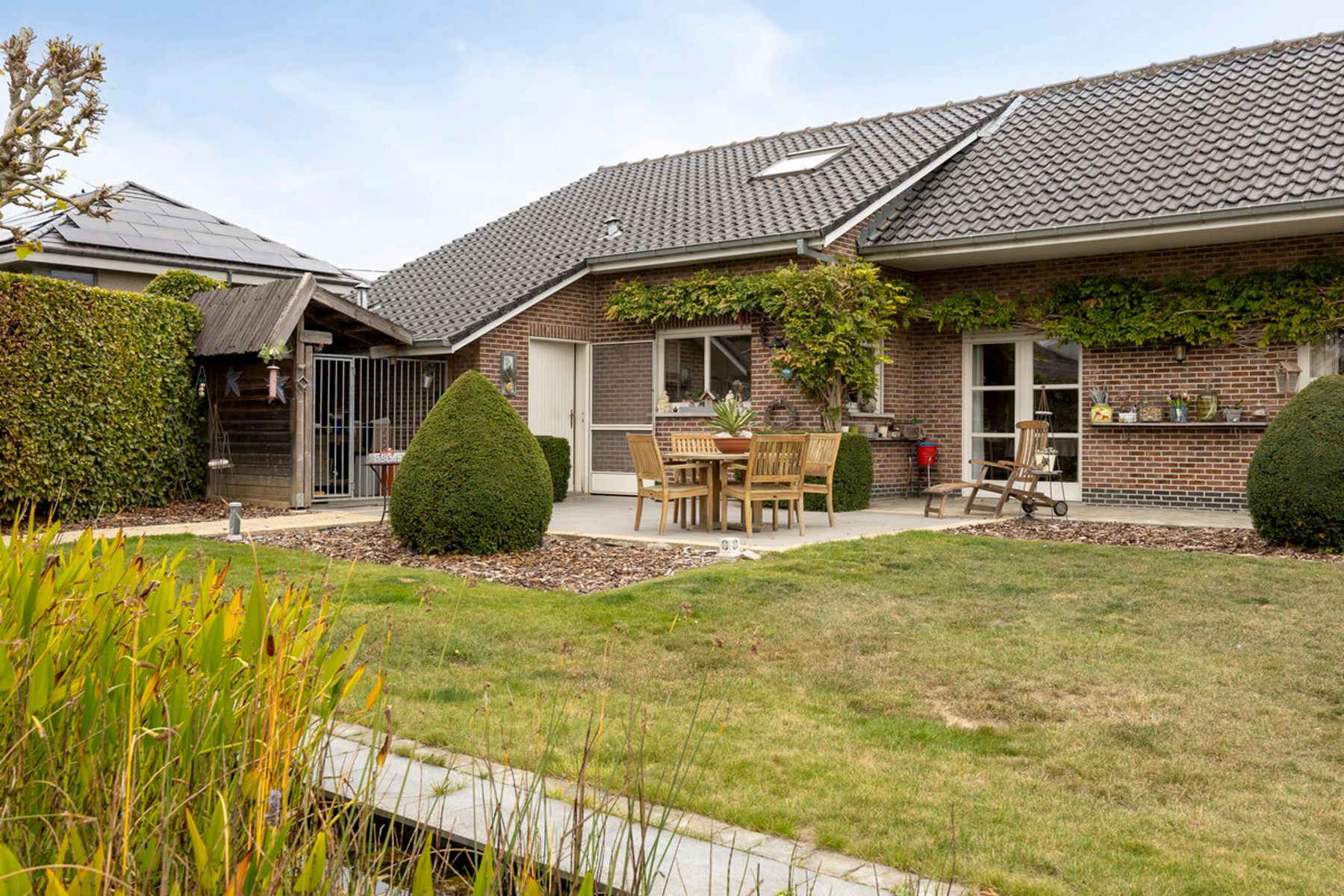 Exclusieve villa met grote loodsen combineer werken en wonen foto 45