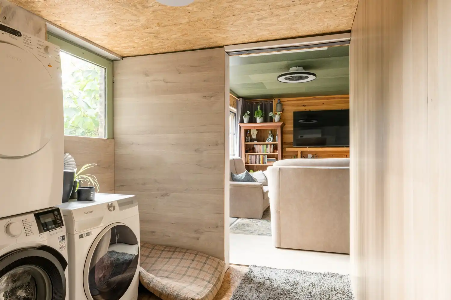Veelzijdige woning met zorgmogelijkheden, werkruimte en tal van bijgebouwen foto 11