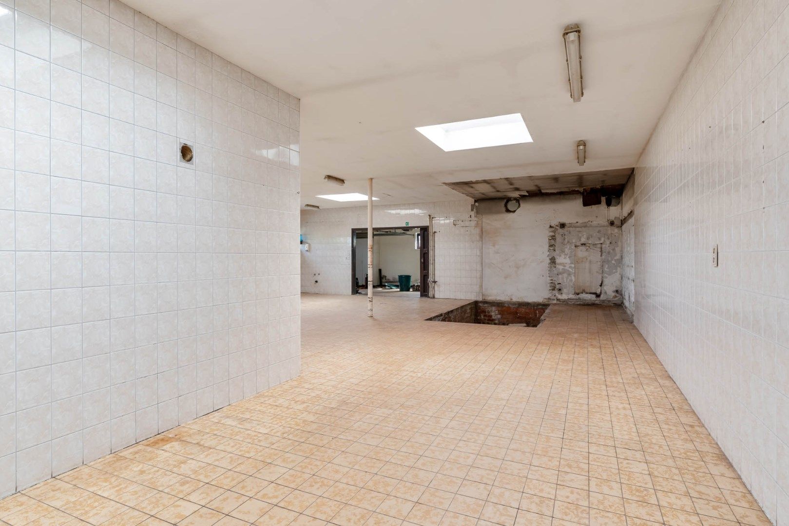 Multifunctioneel gebouw bestaande uit een woning, een winkel en een magazijn/werkplaats gelegen op een rustige locatie te Voorshoven! foto 28
