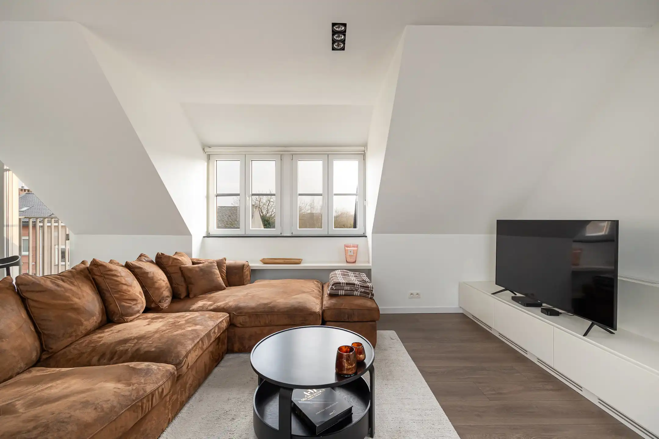 Knap dakappartement met fantastisch terras + garagebox foto 5