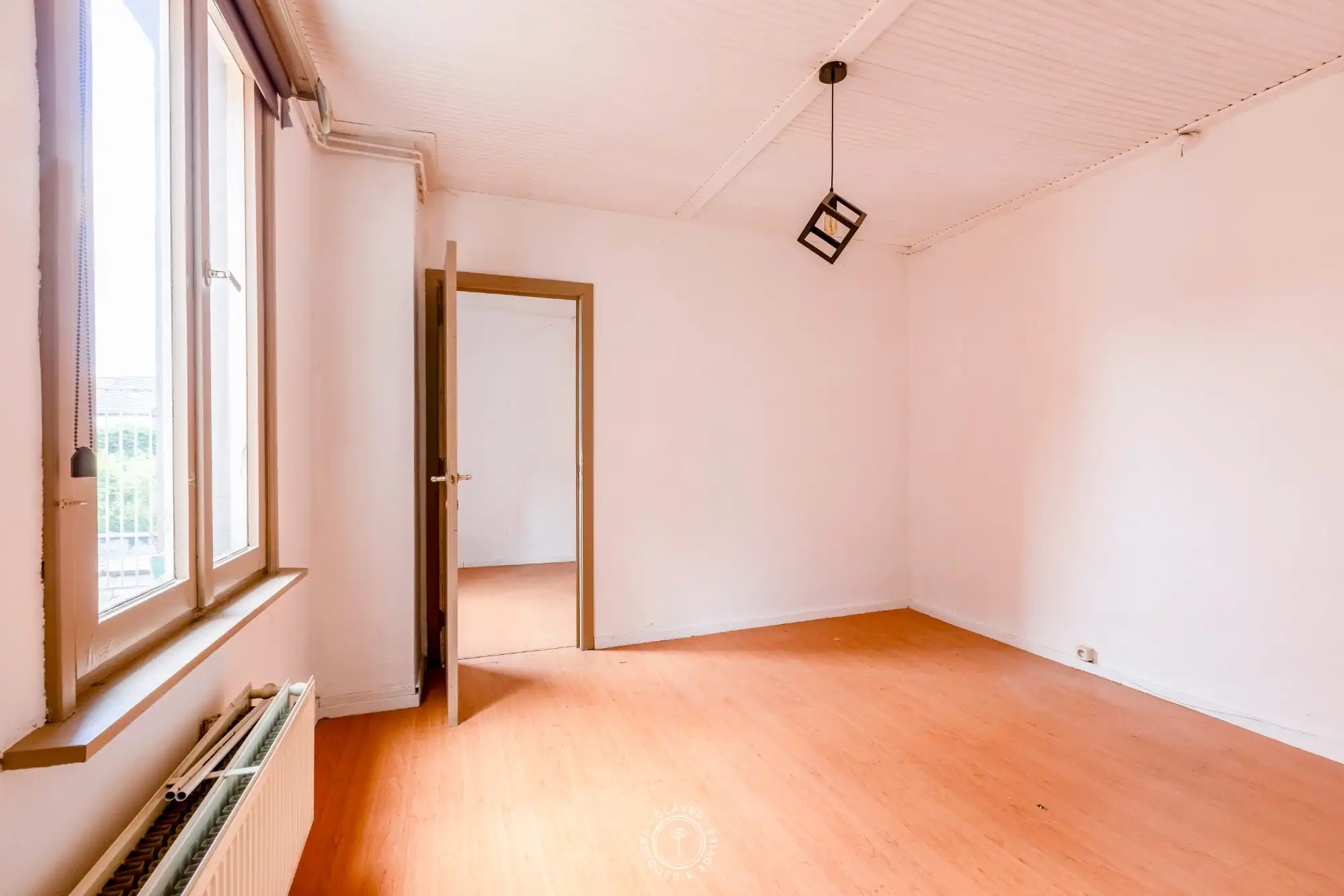 Karaktervol handelspand met woonst op topligging tegenover kerkplein foto 11