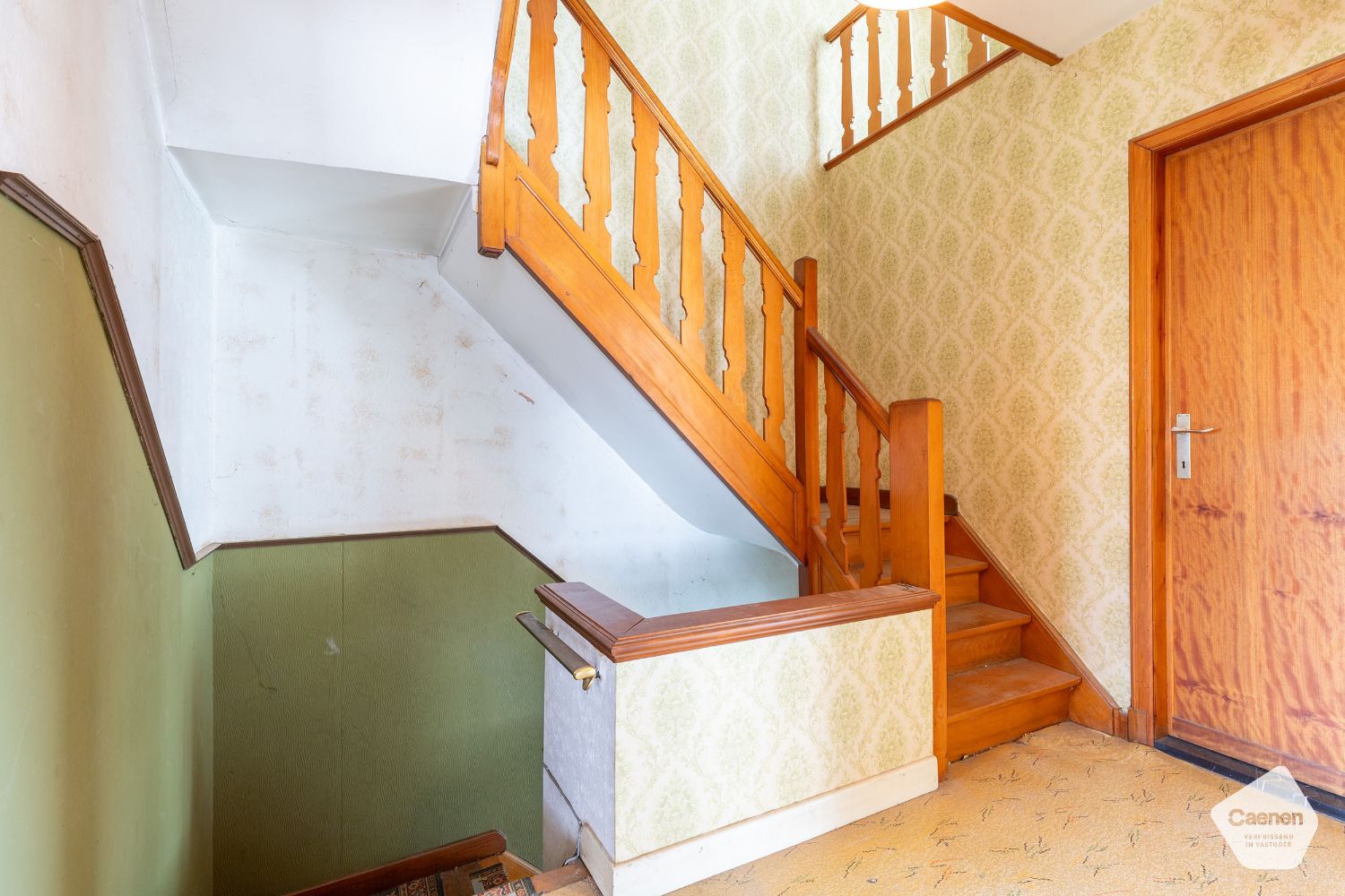 TE RENOVEREN STEVIGE HALF-OPEN WONING op CENTRALE LIGGING met 4 slaapkamers en GARAGE foto 12