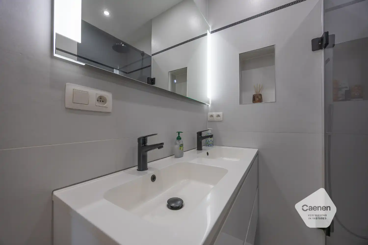 Gerenoveerd drie slaapkamer appartement op centrale ligging foto 17