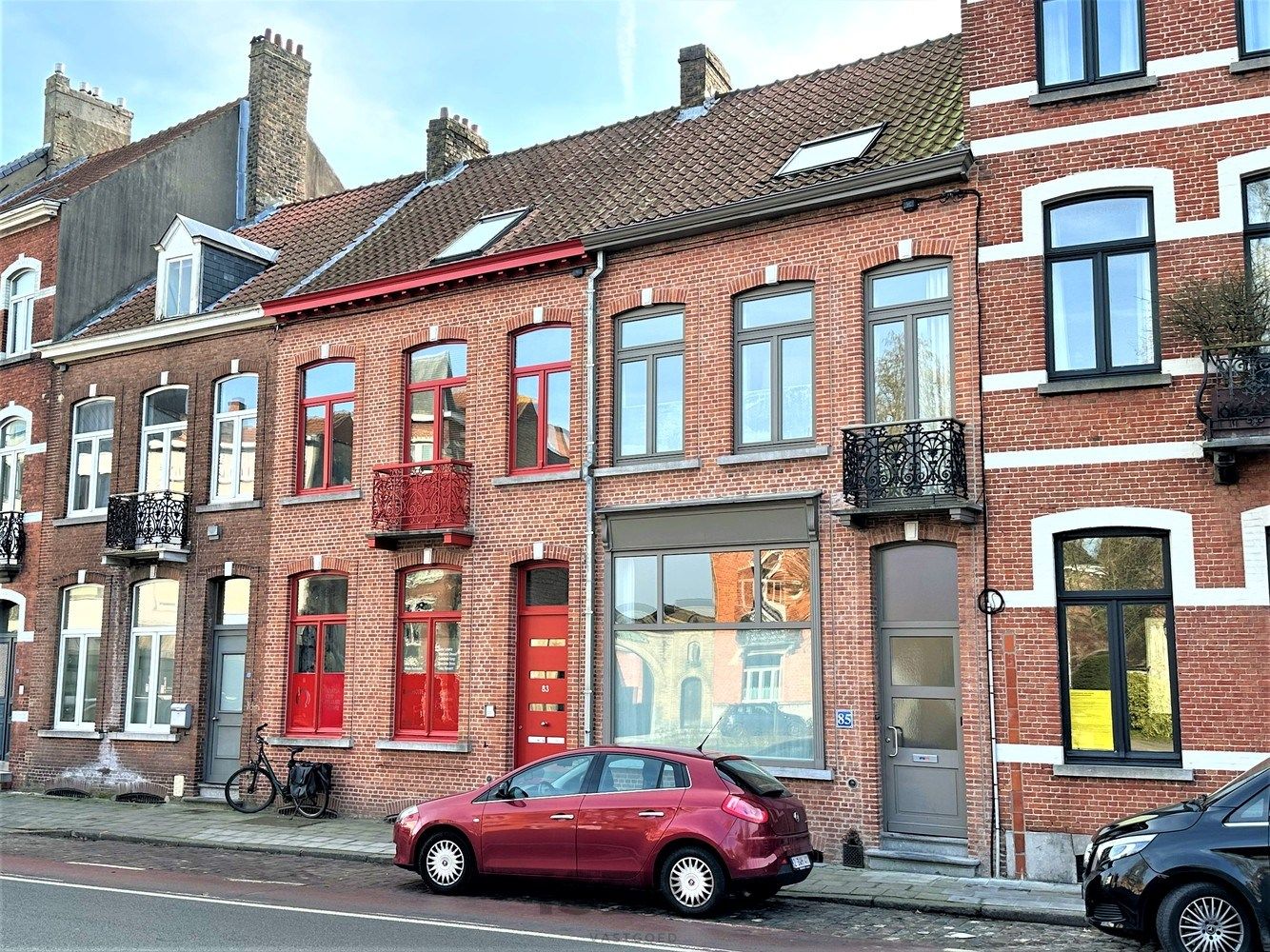 Herenwoning met drie slaapkamers op centrale ligging te Sint-Andries foto {{pictureIndex}}